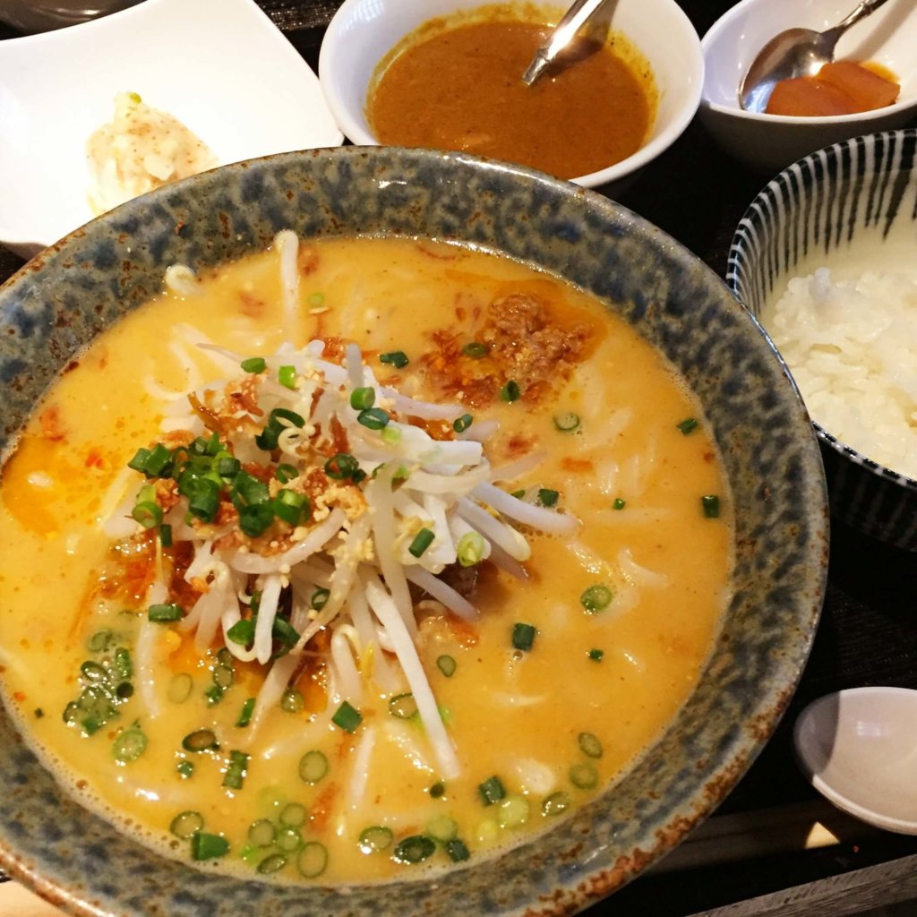 「風土木」の「担々フォーセット(一口おかず&一口デザート付)950円」のミニカレー付(1,000円)