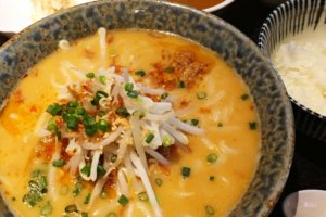 「風土木」の「担々フォーセット（一口おかず＆一口デザート付）950円」のミニカレー付（1,000円）