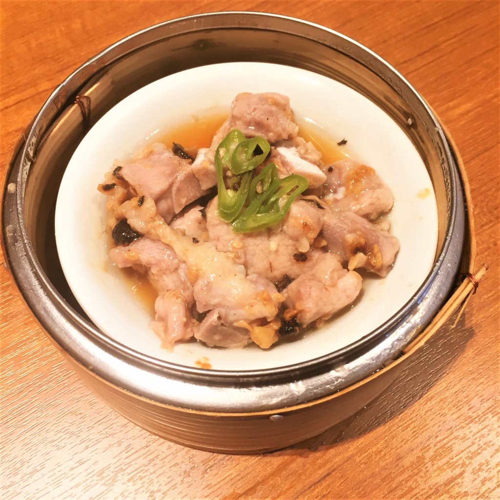 「ティム・ホー・ワ「ン(添好運 / Tim Ho Wan)」の「スペアリブの豆鼓蒸し(580円)」