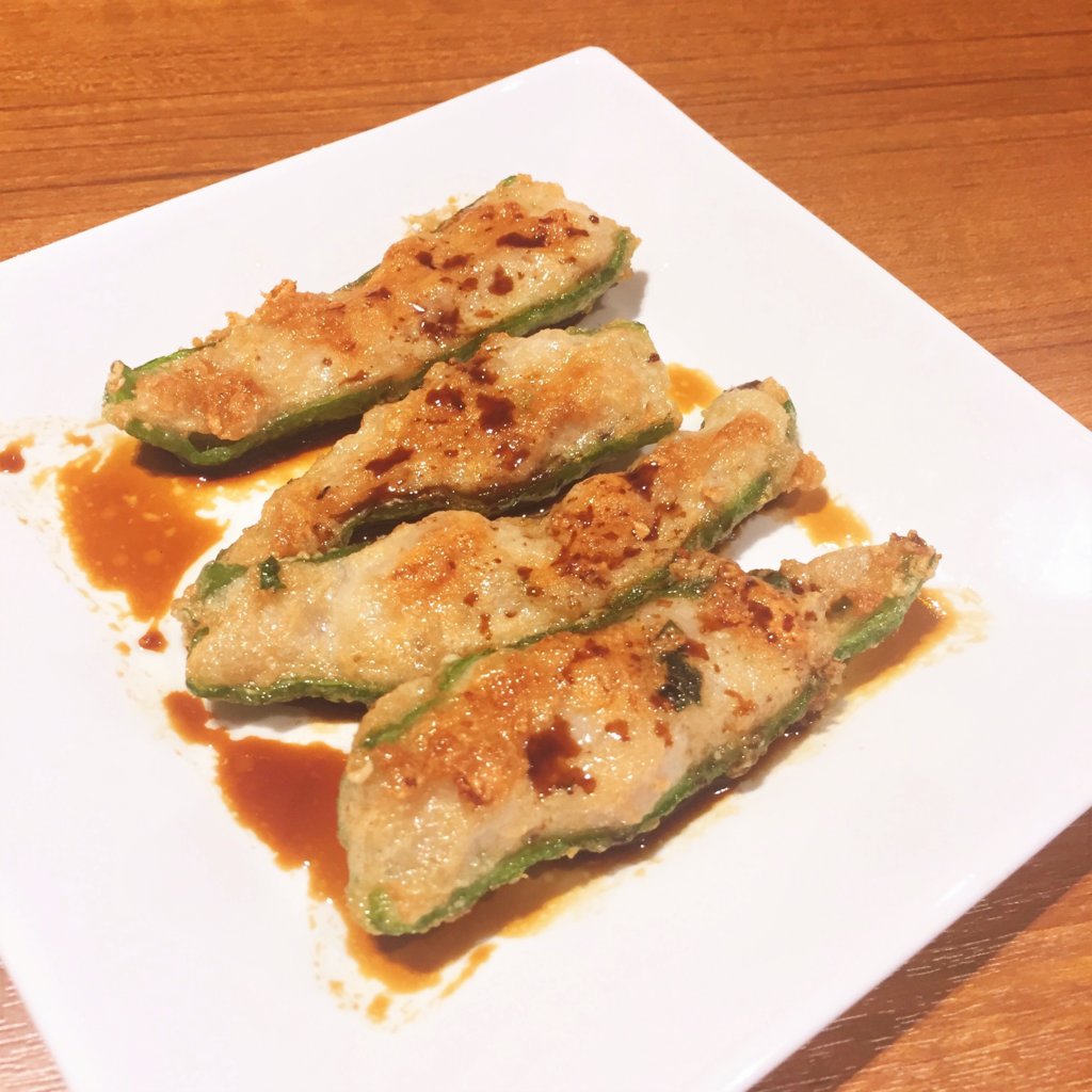 「ティム・ホー・ワン(添好運 / Tim Ho Wan)」の「白身魚とポークの甘長唐辛子焼き(680円)」