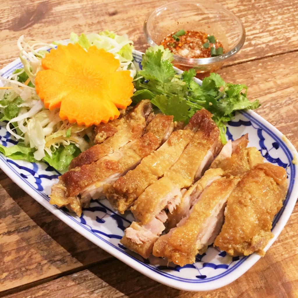新橋タイ料理バル「タイ象」のディナー「ガイヤーン980円（鶏もも肉の直火焼き）」