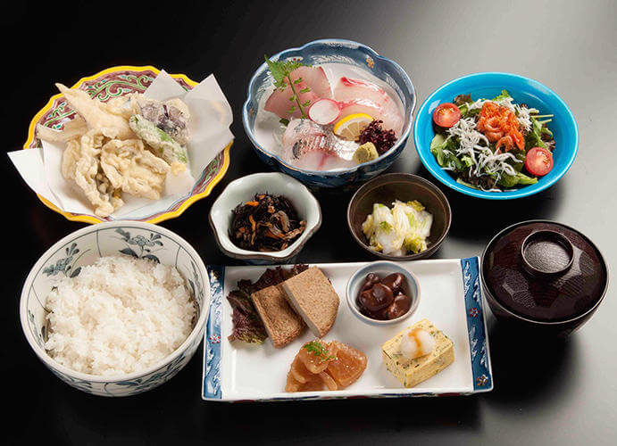 新橋「かおりひめ」の土日限定ディナーセット「かおりひめ御膳(1,980円)」かおりひめ公式サイトより