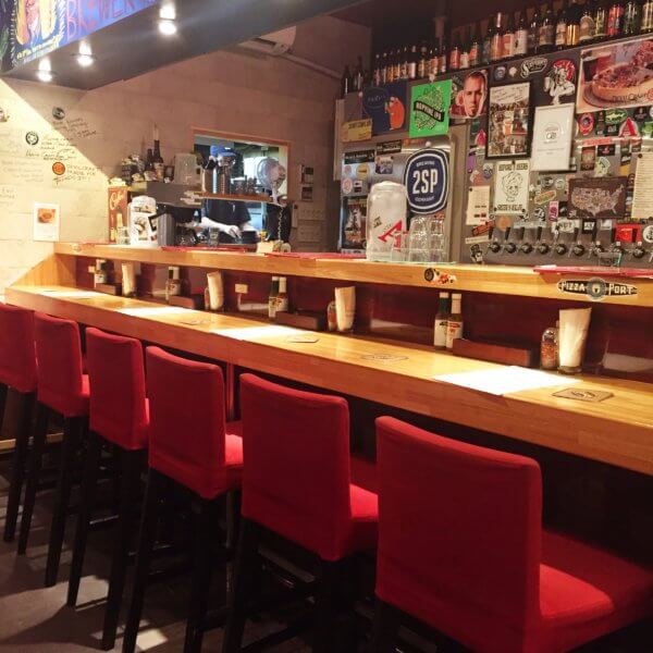 「デビルクラフト浜松町店」のカウンター席