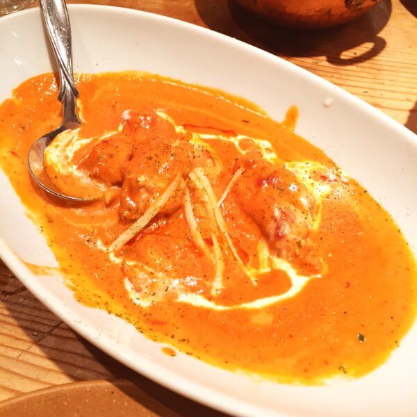 銀座北インド料理専門店「グルガオン」の「バターチキンカレー」は誰もが好きな味!